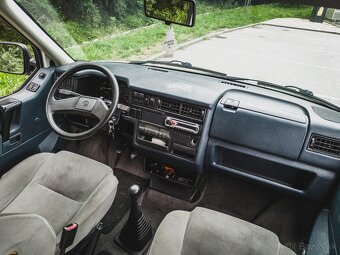 Predám VW Caravelle T4 2.4d syncro 57kw 4x4 - 7