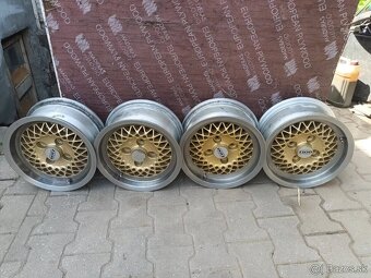 Predam elektrony na Volksvagen Golf mk1 Rial r13 - 7