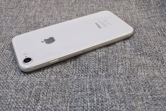 iPhone 8 64GB (plne funkčný) - 7