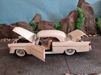 Prodám model 1:18 Chrysler 300B 1955 - 7