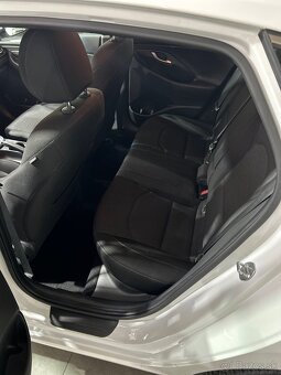 Hyundai i30 Fastback 1,5 T-GDi mHEV iMT Family - 7