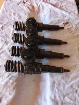 Predám strekovače Bosch 4ks PD 1.9tdi 74kw - 7