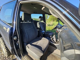Toyota LandCrusier 120 - 7