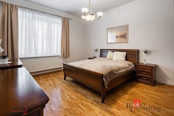 Rodinný dom priamo v centre s 2 bytovými jednotkami, 563m2, - 7