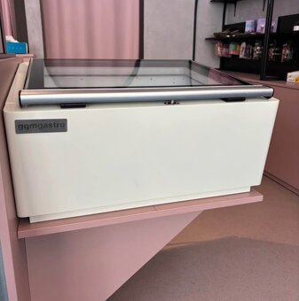 Na predaj chladiaca vitrínu na zmrzlinu značky GGmgastro - 7