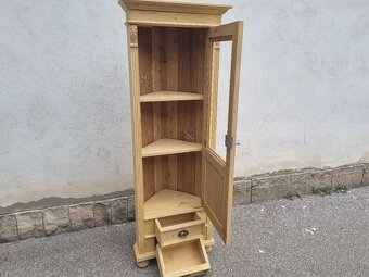 KRÁSNÁ SMRKOVÁ ROHOVÁ VITRÍNA PO RENOVACI - 7