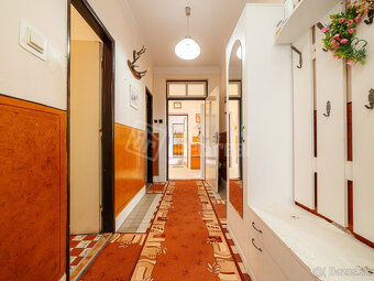 Priestranný 4-izbový rodinný dom s pekným pozemkom, g… - 7