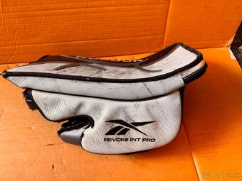 SET LAPAČKA A VYRÁŽEČKA REEBOK JR/INT - 7