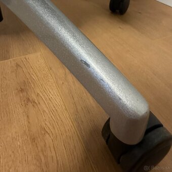 Kvalitná kancelárska stolička OfficePro - Ako nová - 7