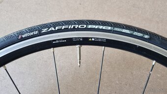 Kolesa na cestny bicykel Shimano + plaste Vittoria + kazeta - 7