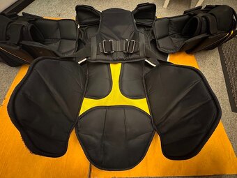 BRANKÁŘSKÁ VESTA CCM AXIS  , vel. Sr-XL TG - 7