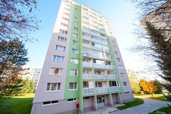 Na predaj 3 izbový byt (77 m²) na 12. p. – KVP, ZOMBOVA - 7