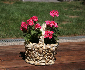 Ručne vyrobený kamenný kvetináč vhodný do exteriéru - 7