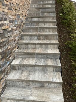 STAVEBNY PRACOVNIK EXTERIER - 7