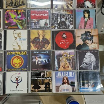 CD-čka...PLACEBO,MASSIVE ATTACK,DAVID BOWIE,NENA,PET SHOP BO - 7