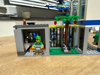 Lego City policajná stanica - 7