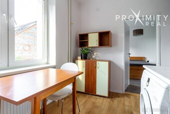 Štýlový 2-izbový byt s balkónom na skvelej adrese - 7