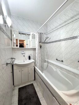 Slnečný 4 izbový byt s balkónom na ulici Hollého, Michalovce - 7