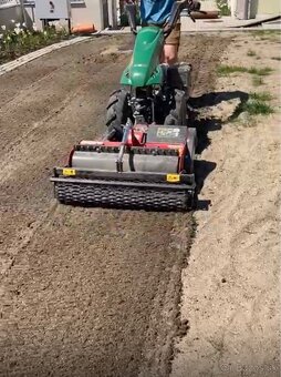 Zakladač trávnika a malotraktor - 7