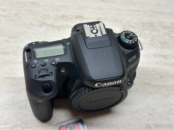 Canon EOS 77D - 7