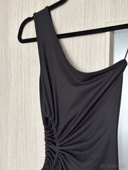 Predám sexi obtiahnuté čierne minišaty - 7