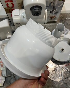 Nový kuchynský robot Bosch MUM 4406 - 7
