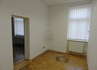 ✔️ 2 prepojené kancelárske miestnosti s parkovaním. - 7