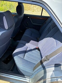 Mercedes E200 w124 Sedan - 7