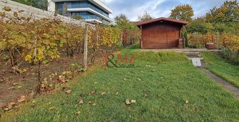 Stavba 122 m2 a drevená chata, pozemok 2.600 m2, Levice (SM- - 7