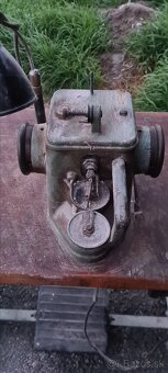 Kožušnícky šijací stroj - 7