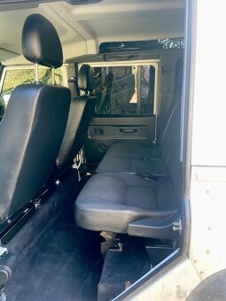 Land Rover Defender 110 - 7