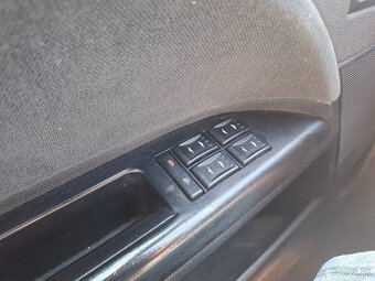 Ford Mondeo Ghia - 7