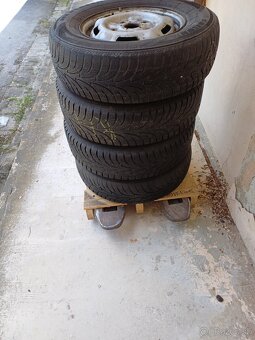 Predám plechové disky a pneu na Ford tranzit 16 - 7