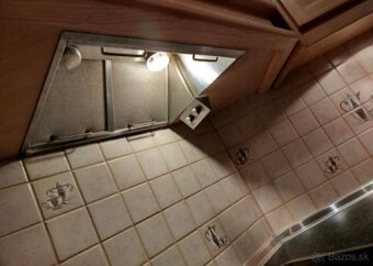 Velká kuchyňská linka z masivu s vestavěnými spotřebiči,5603 - 7