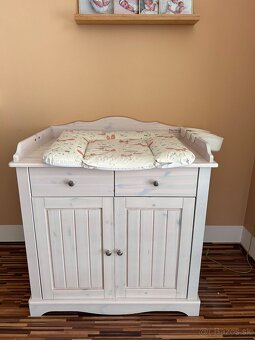 Postieľka s prebalovacim pultom z masivu - 7