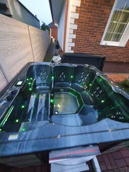 Hranatá akrylátová vírivka PREMIUM - 7