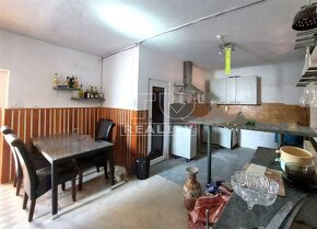 Na predaj 5 izbový rodinný dom 250 m2 v obci Orešany - 7