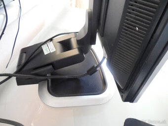 20"HP a 19"HP a NEC LCD 20e kus a 17"HP a AOC 15e kus - 7