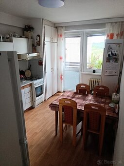 PRIESTRANNÝ 4-IZBOVÝ BYT LODŽIA, ZARIADENÝ, UL. KOMISÁRKY - 7