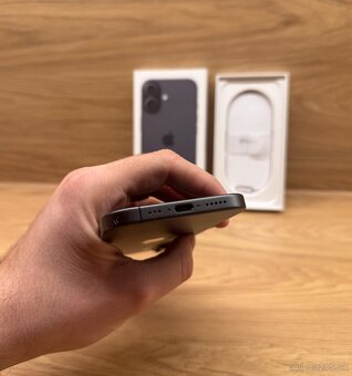 Apple iPhone 17 256GB Black - 7