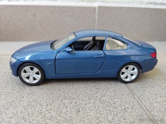 Predám nový kovový model BMW 335i coupé 2007. Dĺžka 19 cm, š - 7