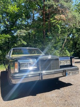 LINCOLN Town Car 1985 V8 - 7