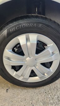 Predám Škodu Fábia 1,2 HTP Benzín,iba 60475 km - 7