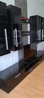 Moderná čierna obývacia stena s podsvietením - 7