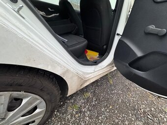 2x Kia rio 1.2 benzín HAVAROVANÉ - 7
