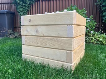 Vyvysene zahony a kvetinace - 7