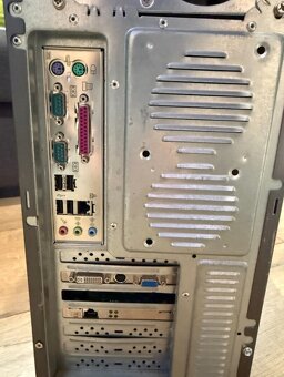 Stolový počítač s Windows XP – ideálny pre staršie programy - 7