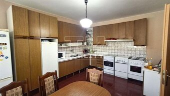 Veľký rodinný dom s úžitkovou plochou 330 m2, postavený... - 7