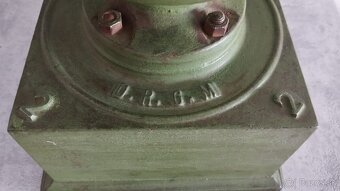 Obrovský mlýnek na kávu s rumapalem. IDEAL D.R.G.M. - 7