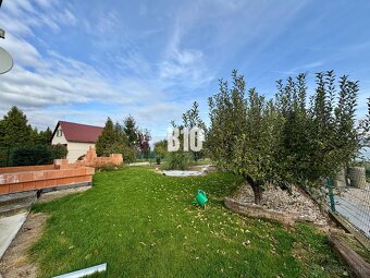 Príjemný menší RD - priestranný pozemok - výhľad na Zobor - 7